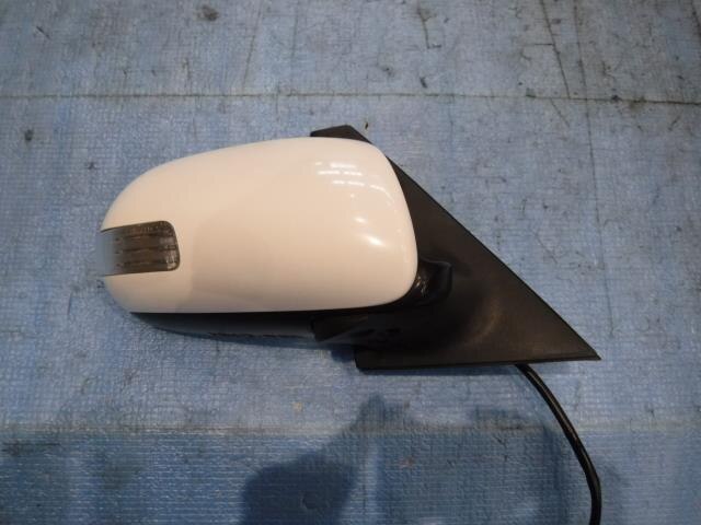 Right Side Mirror TOYOTA Corolla Rumion 2008 DBA-ZRE154 — photo 1