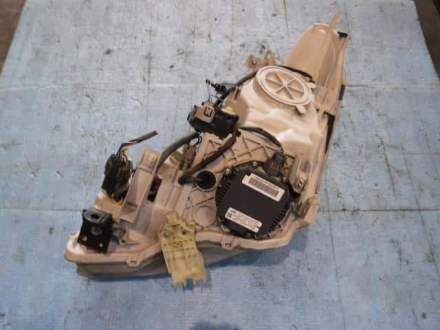 Right Headlight NISSAN Skyline 2006 DBA-NV36 — photo 2