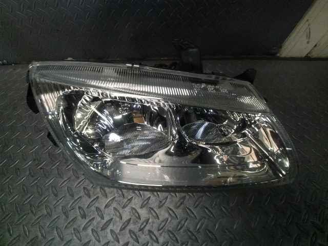 Right Headlight NISSAN Bluebird Sylphy 2000 UA-QG10 — photo 1