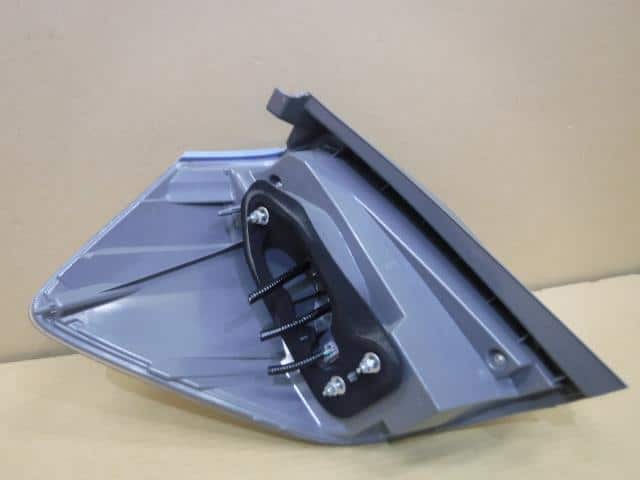 Right Tail Light HONDA Fit Shuttle 2012 GP2 — photo 2