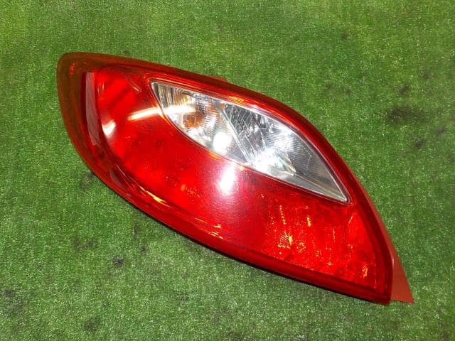 Left Tail Light MAZDA Demio 2010 DBA-DE3FS D65151160K — photo 1