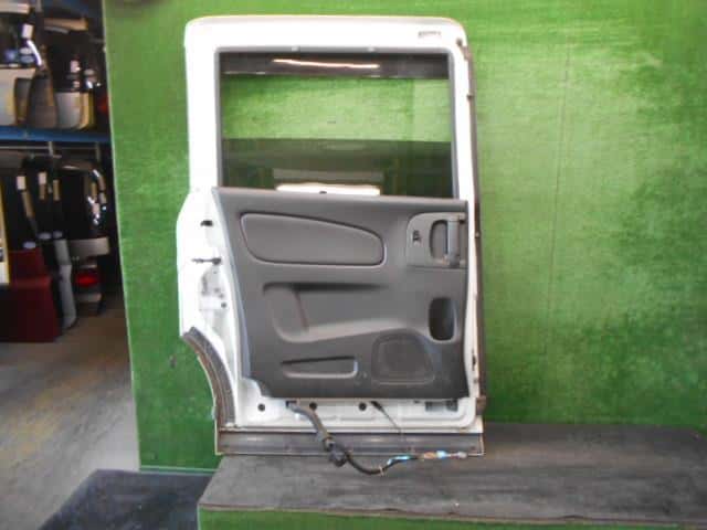 Rear Left Door Assembly NISSAN Serena 2012 DBA-FC26 — photo 2