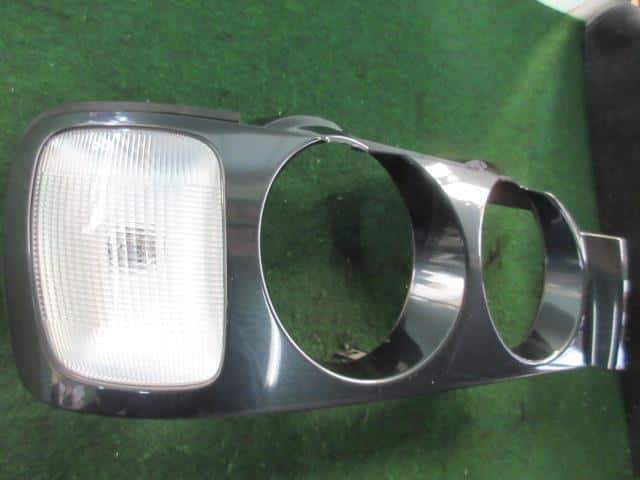 Right Headlight Bezel NISSAN Gloria 1995 E-HY33 — photo 2