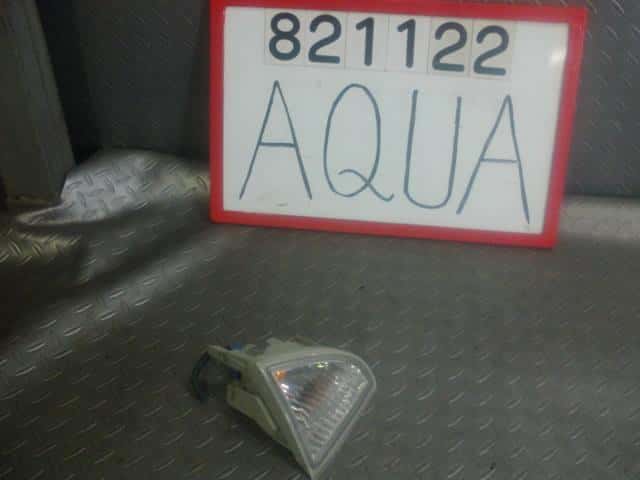 Turn Signal Light TOYOTA Aqua 2013 DAA-NHP10 — photo 1