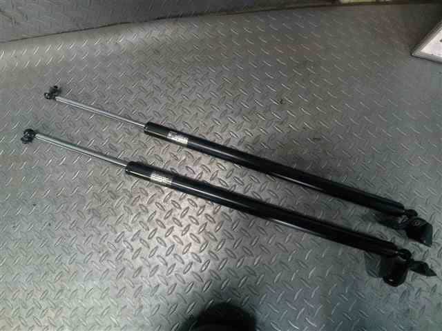 Tail Gate Damper HONDA Step Wagon 2006 DBA-RG2 — photo 2