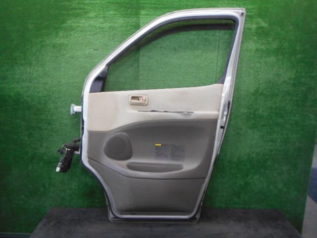 Front Right Door Assembly TOYOTA Granvia 2000 GF-VCH10 — photo 2
