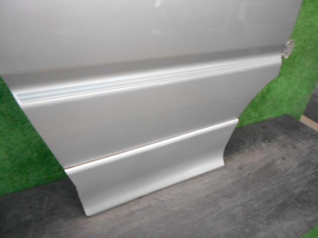 Front Right Door Assembly TOYOTA Granvia 2000 GF-VCH10 — photo 4