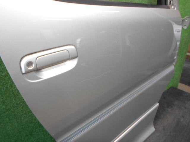 Front Right Door Assembly TOYOTA Granvia 2000 GF-VCH10 — photo 3
