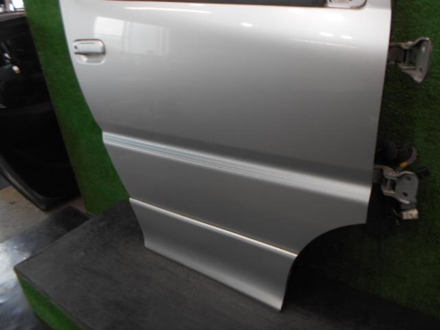 Front Right Door Assembly TOYOTA Granvia 2000 GF-VCH10 — photo 5