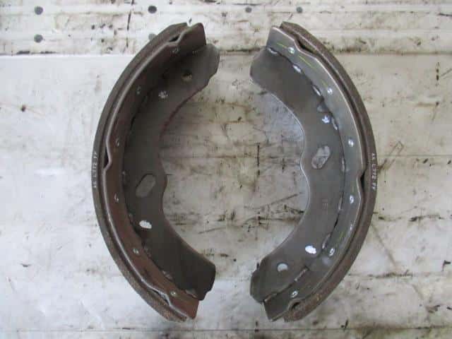 Front Brake Shoe ISUZU ELF 2013 TKG-NKR85R 8972010610 — photo 1
