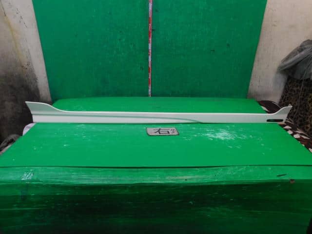 Right Side Step HONDA Edix 2004 DBA-BE3 — photo 1