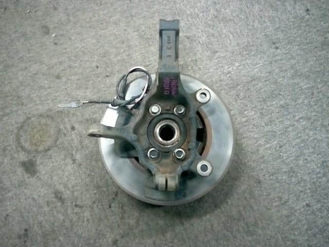 Front Left Knuckle Hub Assembly NISSAN Serena 2013 DAA-HFC26 — photo 2