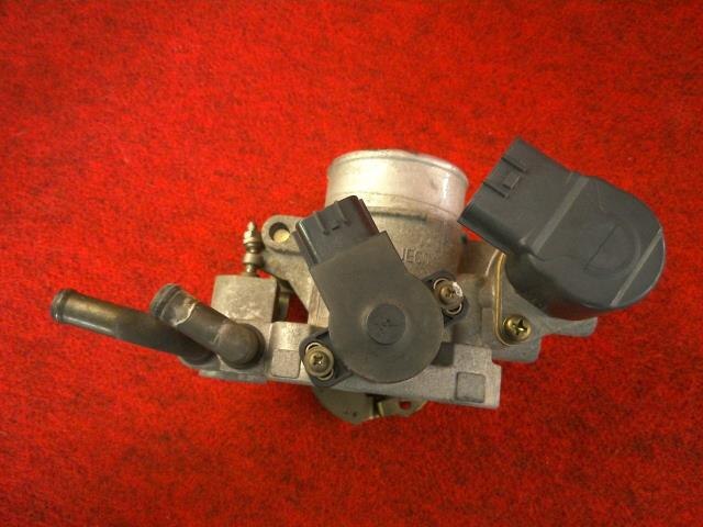 Throttle Body NISSAN Bluebird 1996 E-EU14 — photo 4