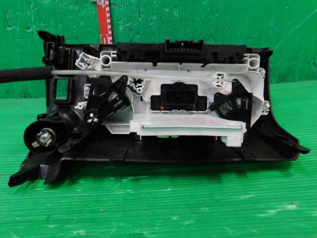 A/C Control Panel TOYOTA Passo 2015 DBA-KGC30 — photo 3