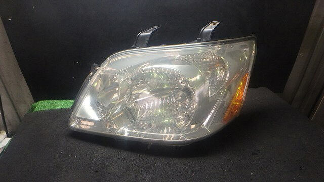 Left Headlight TOYOTA Noah 2006 DBA-AZR60 — photo 1