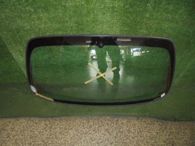 Rear Windshield NISSAN March 2000 GH-K11 — photo 1