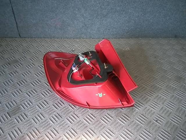 Right Tail Light MAZDA Verisa 2004 DBA-DC5W D46151150D — photo 2