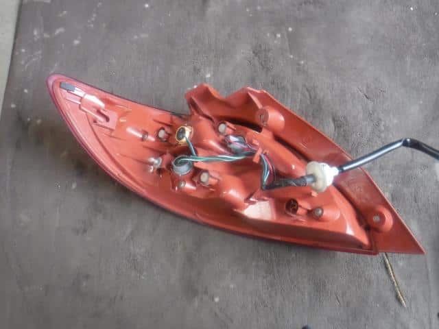 Right Tail Light MAZDA Demio 2011 DBA-DE3AS D65151150M — photo 2