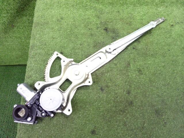Front Right Door Regulator TOYOTA Vitz 2006 DBA-KSP90 — photo 2