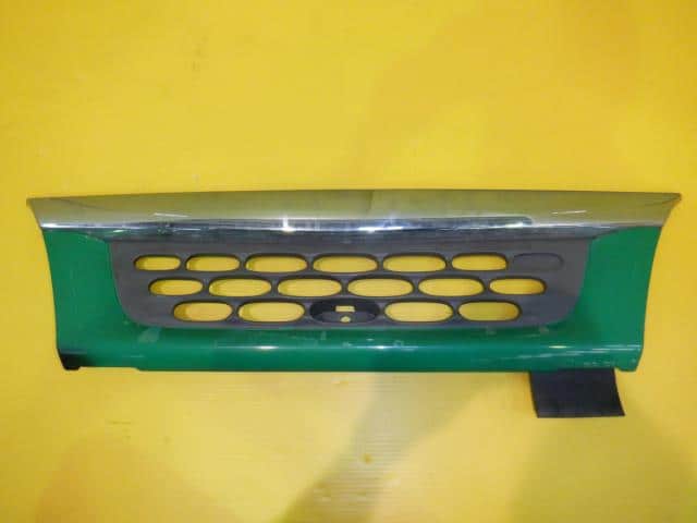 Radiator Grille ISUZU ELF 2002 KR-NKR81E — photo 1