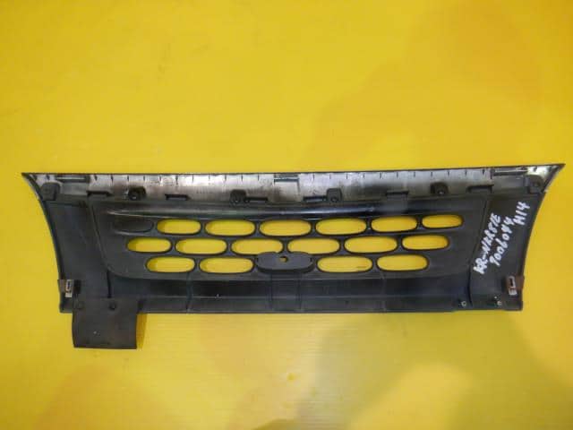 Radiator Grille ISUZU ELF 2002 KR-NKR81E — photo 2