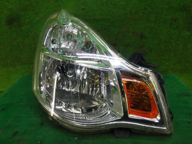 Right Headlight NISSAN Bluebird Sylphy 2010 DBA-KG11 — photo 1