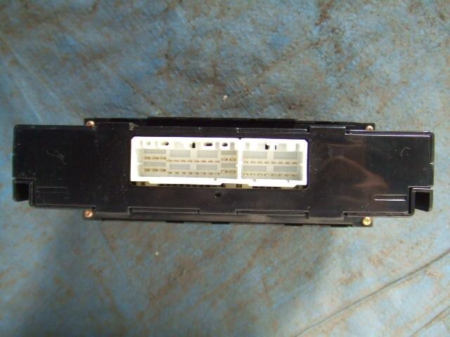 A/C Control Panel TOYOTA Mark II 1998 GF-GX100 — photo 2
