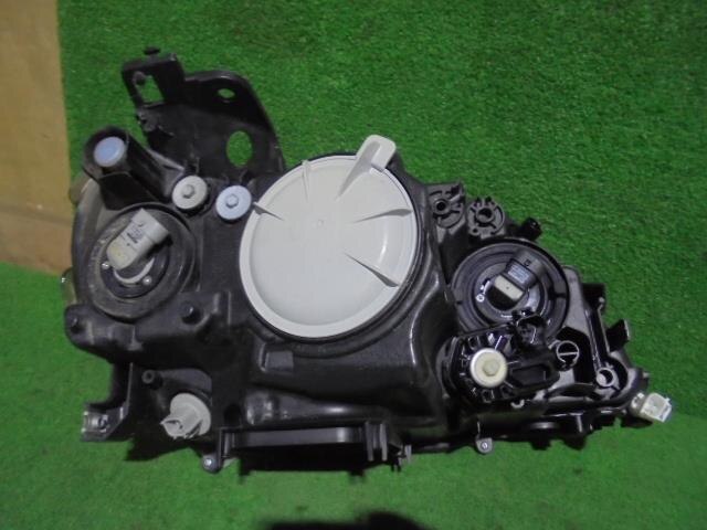 Left Headlight TOYOTA Mark X 2004 DBA-GRX120 — photo 4
