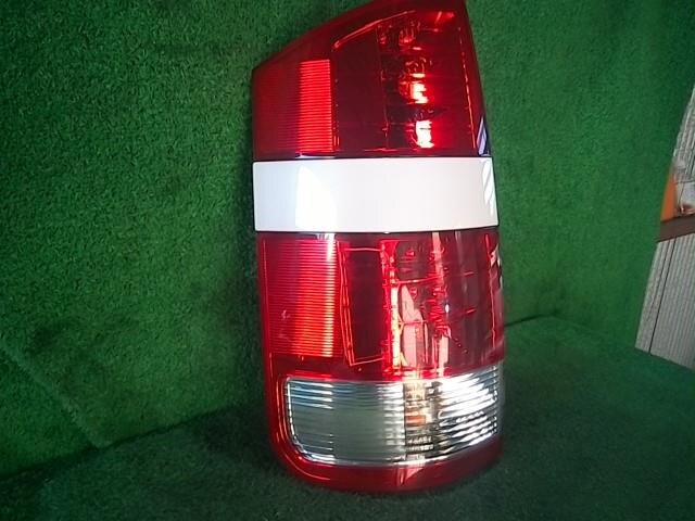 Left Tail Light TOYOTA Noah 2004 CBA-AZR60 — photo 4