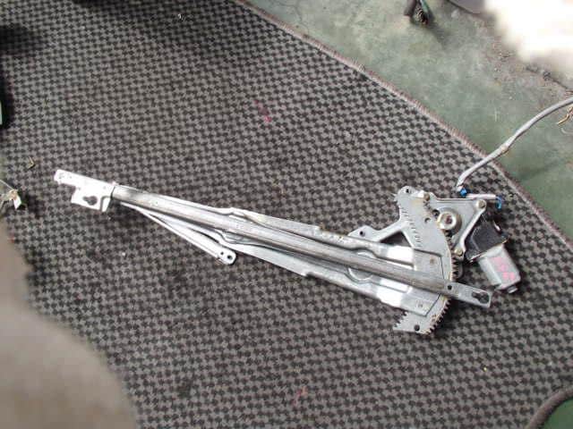 Front Left Door Regulator HONDA Life 1998 E-JA4 — photo 1