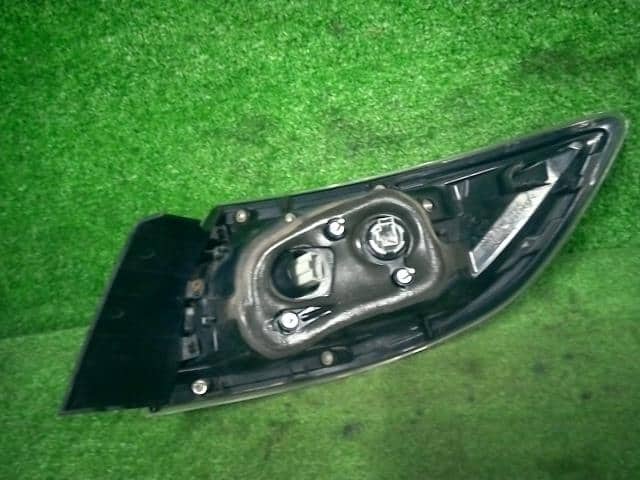 Left Tail Light MAZDA Axela 2010 DBA-BLEFW BCW951160C — photo 2