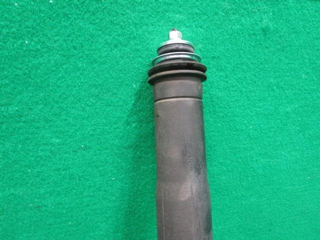Rear Right Shock Absorber TOYOTA Corolla Axio 2015 DBA-NZE161 — photo 2