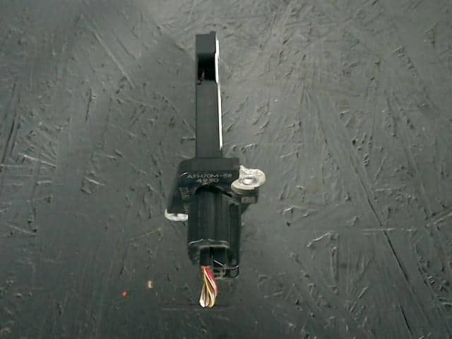 Air Flow Meter NISSAN Wingroad 2004 UA-WHNY11 226807S000 — photo 1