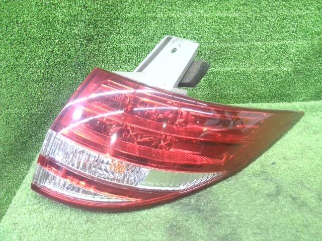 Right Tail Light TOYOTA Estima 2008 DBA-ACR50 — photo 1