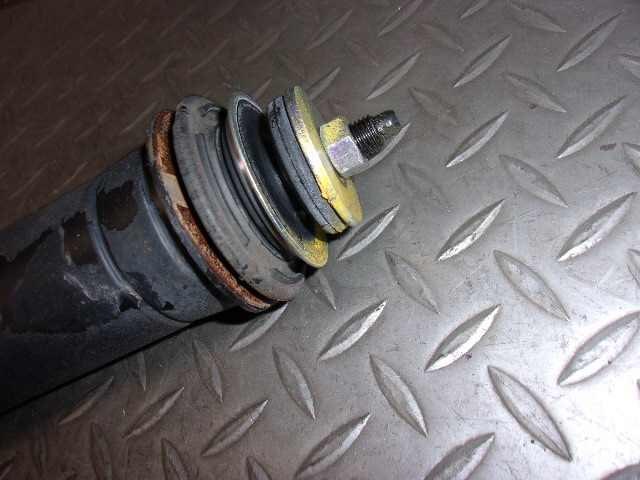 Rear Right Shock Absorber TOYOTA Ractis 2008 DBA-NCP100 — photo 4