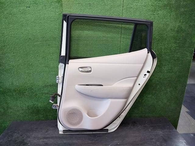 Rear Right Door Assembly NISSAN Leaf_ 2011 ZAA-ZE0 — photo 2