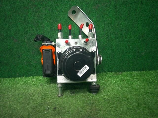 ABS Actuator TOYOTA Passo 2015 DBA-KGC30 — photo 1