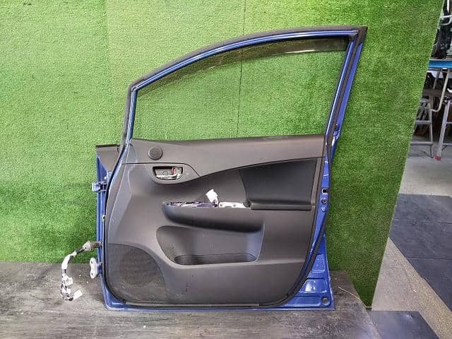 Front Right Door Assembly SUBARU Trezia 2011 DBA-NCP120X — photo 2
