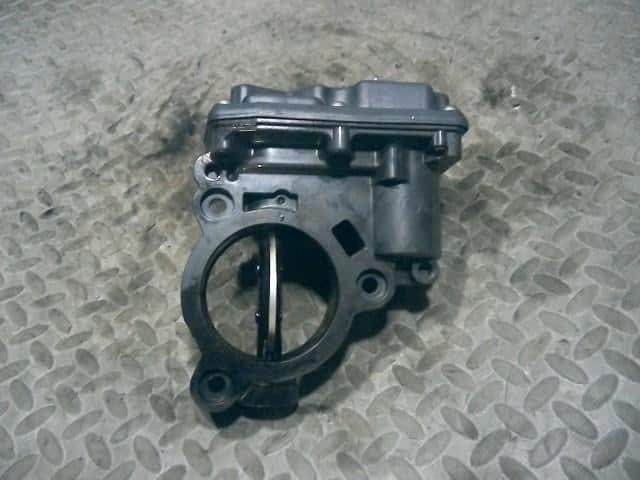 Throttle Body BMW 3 Series 2017 LDA-8C20 — photo 4