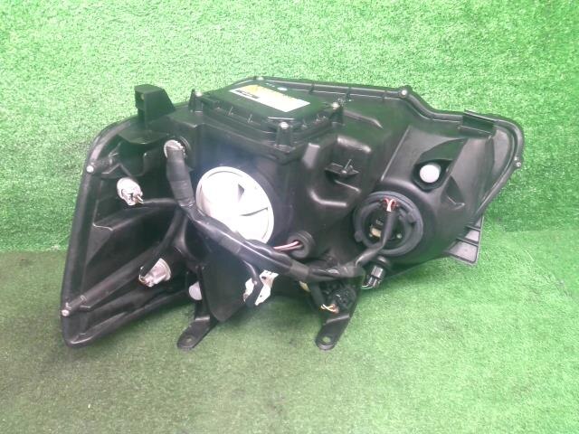 Right Headlight TOYOTA Noah 2005 CBA-AZR65 — photo 2