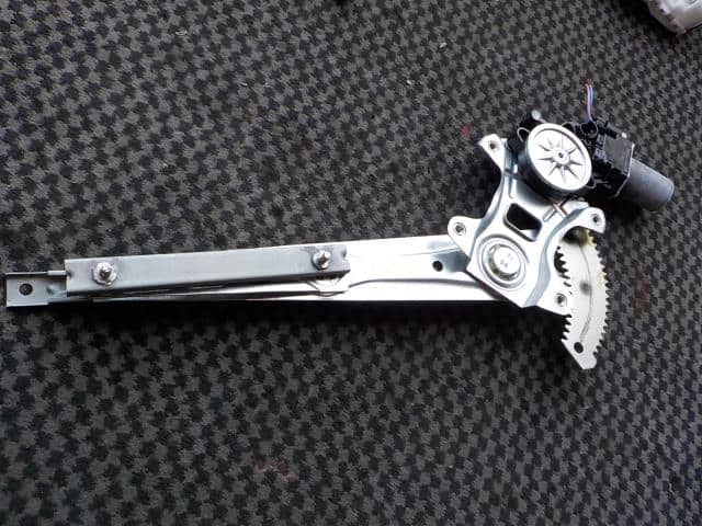 Front Right Door Regulator SUZUKI Alto 2019 DBA-HA36S — photo 1