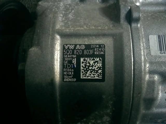A/C Compressor VOLKSWAGEN Golf R 2015 ABA-AUCJXF 5Q0820803F — photo 2