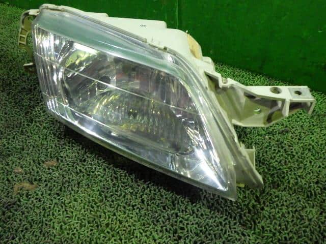 Right Headlight MAZDA Premacy 2001 GF-CP8W C100510K0C — photo 3