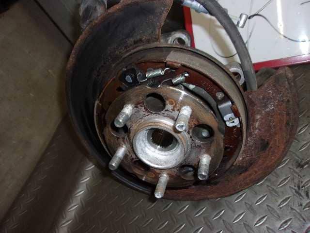 Rear Left Knuckle Hub Assembly HONDA CR-V 2010 DBA-RE4 — photo 2