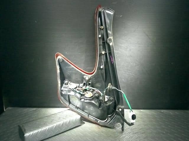 Right Tail Light NISSAN JUKE 2011 DBA-YF15 — photo 3