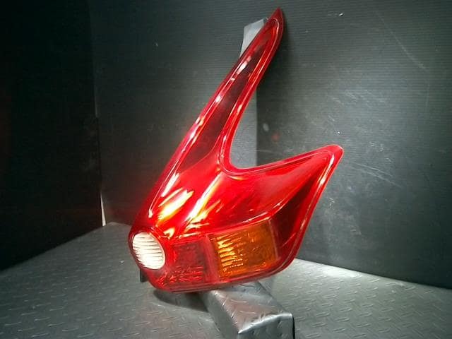 Right Tail Light NISSAN JUKE 2011 DBA-YF15 — photo 2