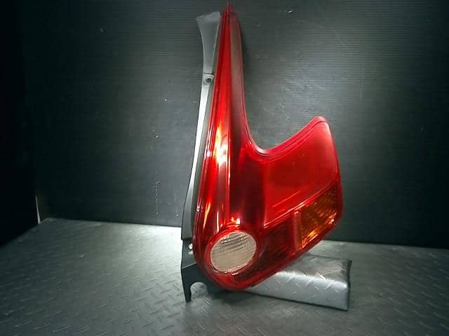 Right Tail Light NISSAN JUKE 2011 DBA-YF15 — photo 1