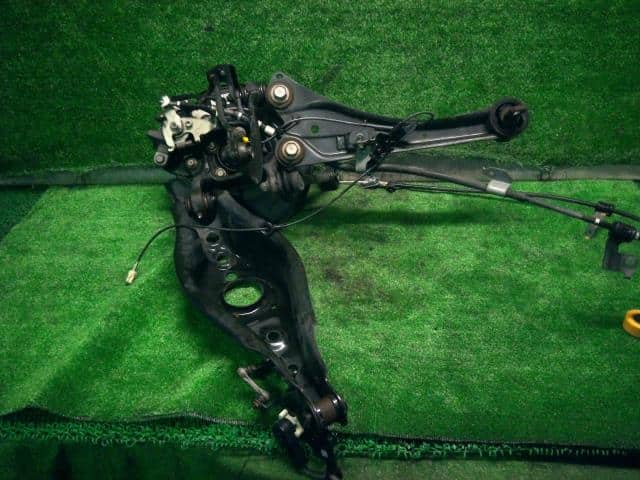 Rear Left Knuckle Hub Assembly TOYOTA Auris 2012 DBA-ZRE186 — photo 4