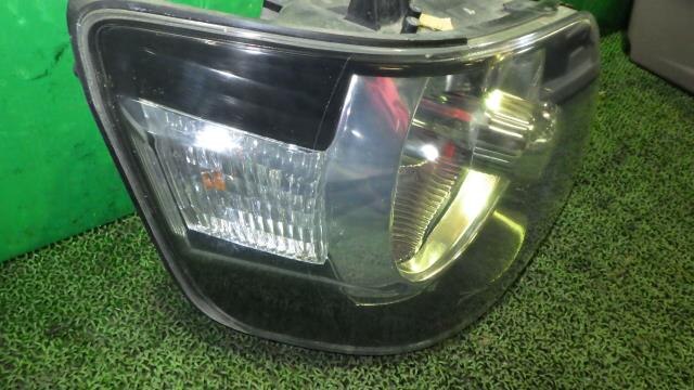 Right Headlight TOYOTA Noah 2003 TA-AZR65 — photo 2