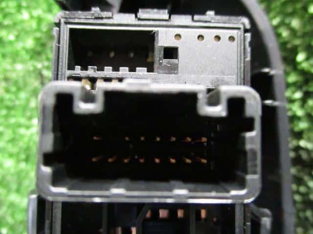 Power Window Switch MITSUBISHI 2019 5AA-B37W — photo 3